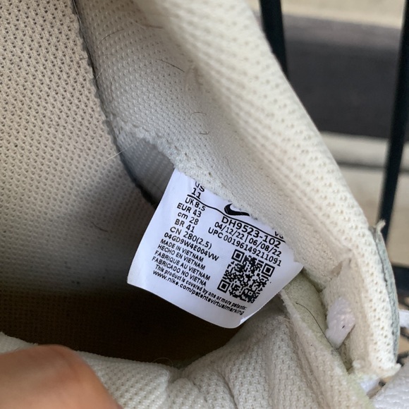 NIKE Running Shoes - Picture 4 of 15